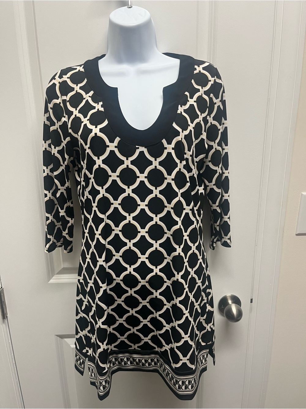 White House Black Market Geometric Tunic Top Split Neck 3/4 Sleeve Small